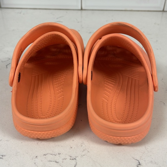 Crocs Classic Clog Size Junior 3, Peach - Orange - Coral - Picture 14 of 16